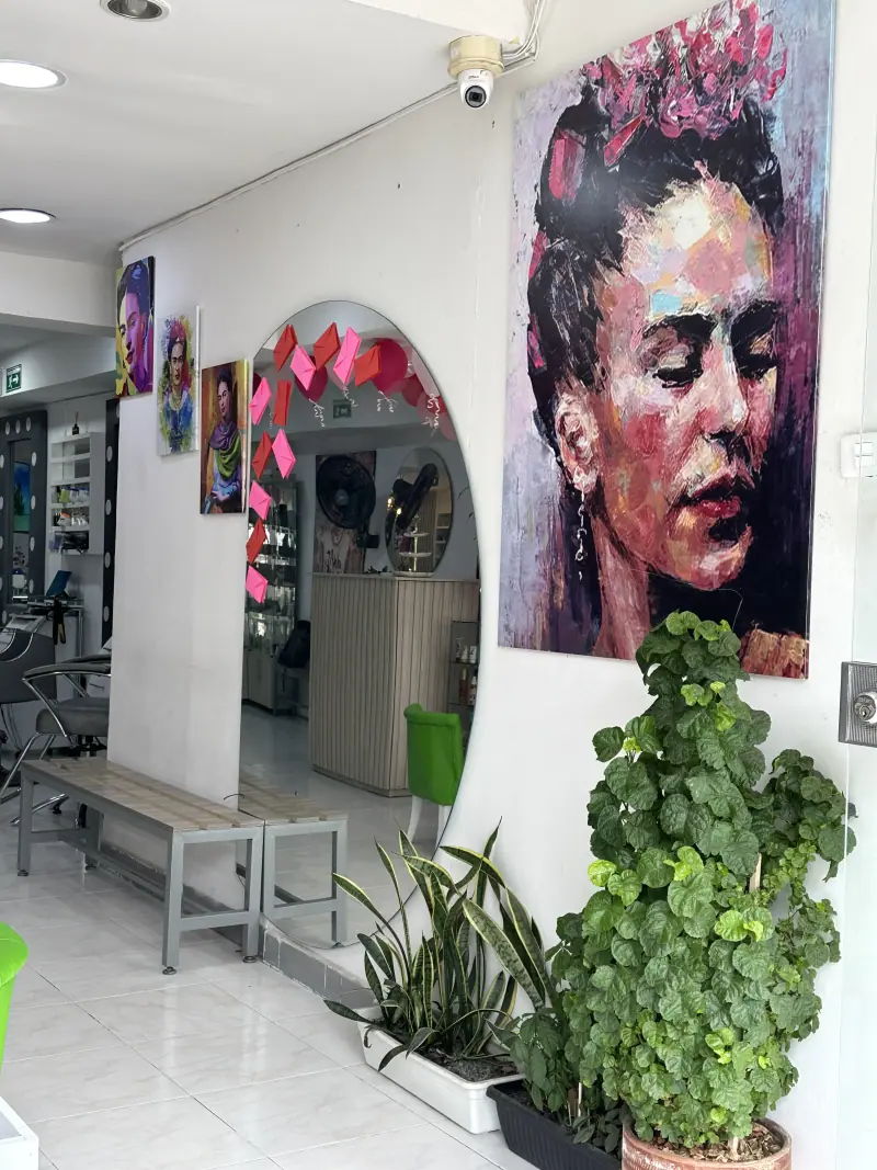 Entrada de LOVIT SPA en el centro de Armenia, a una cuadra del Parque Sucre