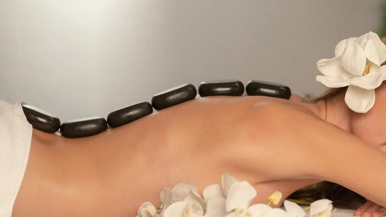 Masaje con piedras calientes en LOVIT SPA, Armenia