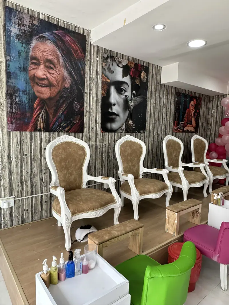 Sillas de pedicure estilo clásico en LOVIT SPA, Armenia